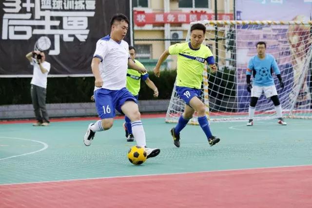 国王与马刺交易 搭次轮+现金送走场均7分侧翼
